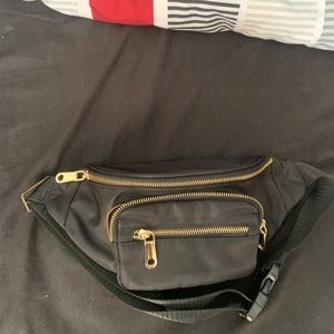Black fanny pack